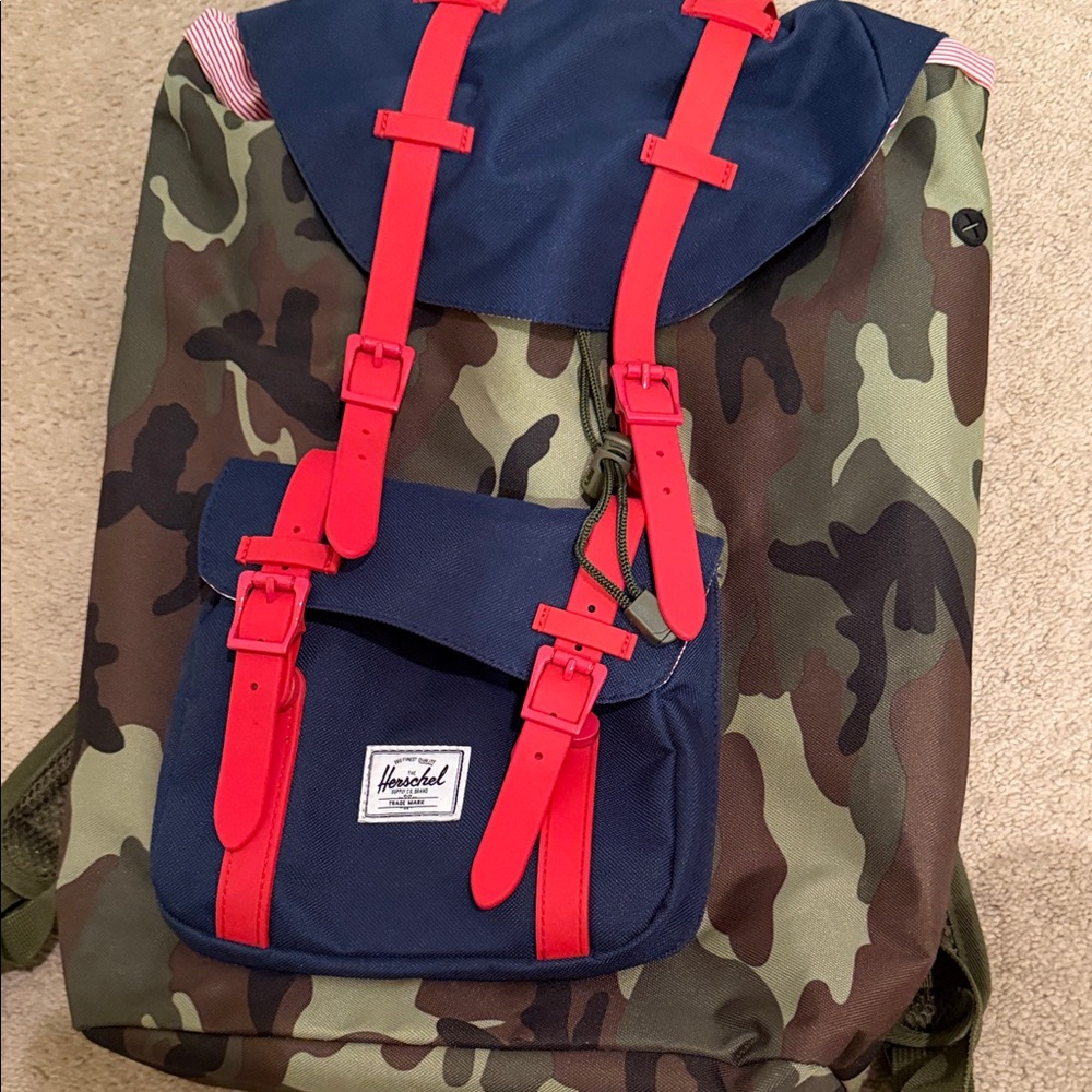 Herschel Supply Company Camo and Navy Backpack with Red Accents NEW - Picture 4 of 12